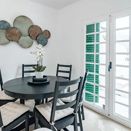 Charming And Modern 3-bedroom Duplex In Aloha Pueblo With Mountain Views Nyaraló