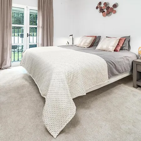 Charming And Modern 3-bedroom Duplex In Aloha Pueblo With Mountain Views Nyaraló Marbella