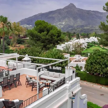 Charming And Modern 3-bedroom Duplex In Aloha Pueblo With Mountain Views Nyaraló Marbella