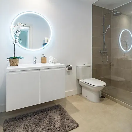 Charming And Modern 3-bedroom Duplex In Aloha Pueblo With Mountain Views 马尔韦利亚