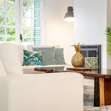 Charming And Modern 3-bedroom Duplex In Aloha Pueblo With Mountain Views Casa de Férias