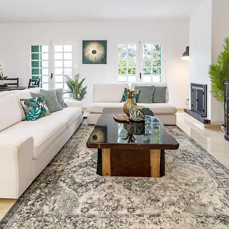 Charming And Modern 3-bedroom Duplex In Aloha Pueblo With Mountain Views بيت للعطل *