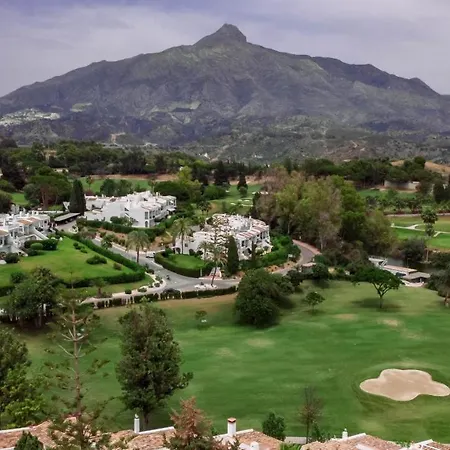 Charming And Modern 3-bedroom Duplex In Aloha Pueblo With Mountain Views Tatil Evi Marbella