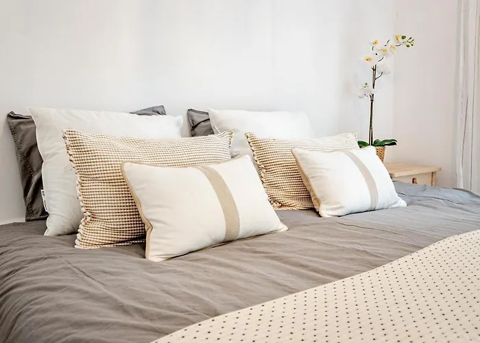 別荘 Charming And Modern 3-bedroom Duplex In Aloha Pueblo With Mountain Views マルベーリャ