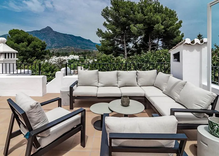 別荘 Charming And Modern 3-bedroom Duplex In Aloha Pueblo With Mountain Views マルベーリャ