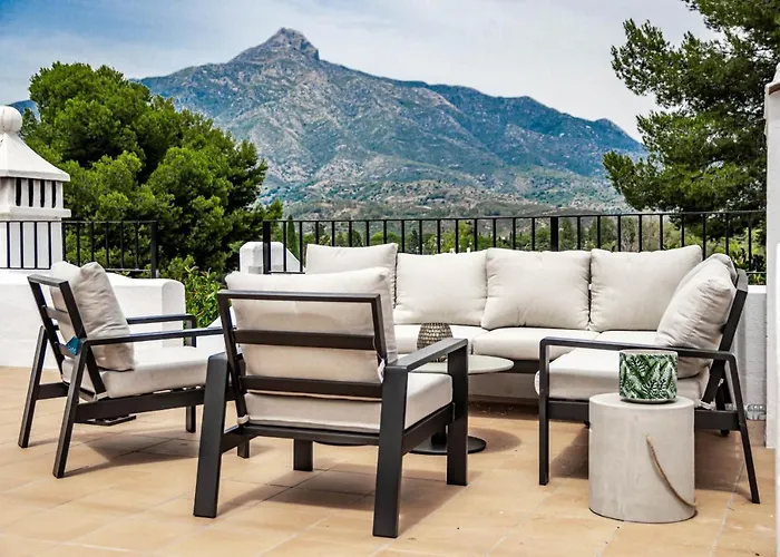 Charming And Modern 3-bedroom Duplex In Aloha Pueblo With Mountain Views * マルベーリャ