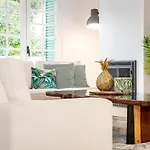 Charming And Modern 3-bedroom Duplex In Aloha Pueblo With Mountain Views Feriehus