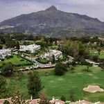 Charming And Modern 3-bedroom Duplex In Aloha Pueblo With Mountain Views Feriehus Marbella