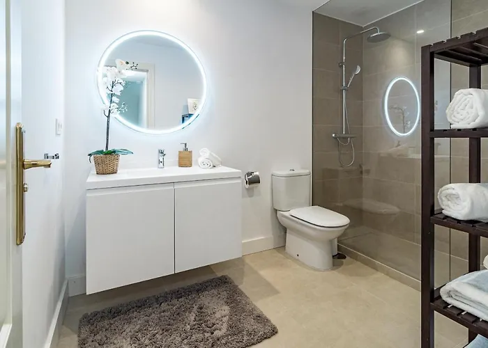Charming And Modern 3-bedroom Duplex In Aloha Pueblo With Mountain Views 马尔韦利亚