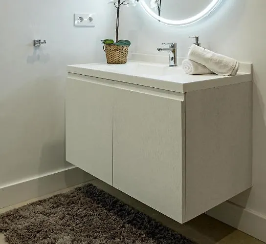 Charming And Modern 3-bedroom Duplex In Aloha Pueblo With Mountain Views 度假居