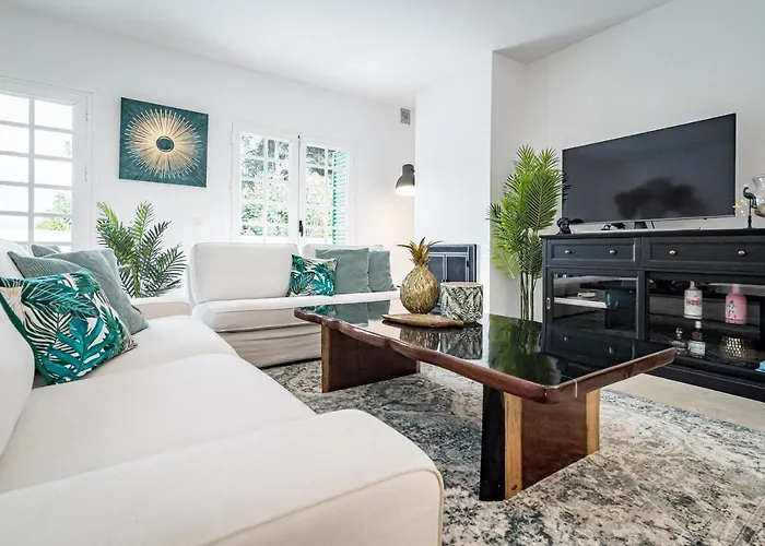 度假居 Charming And Modern 3-bedroom Duplex In Aloha Pueblo With Mountain Views 马尔韦利亚