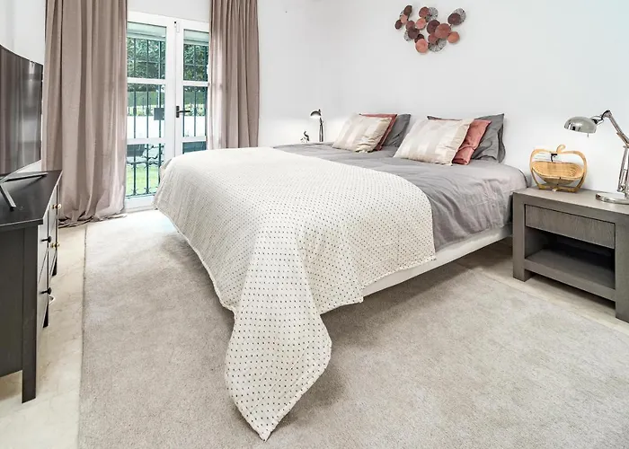 Charming And Modern 3-bedroom Duplex In Aloha Pueblo With Mountain Views Prázdninový dům Marbella