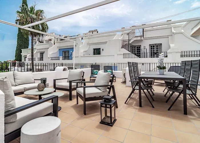 Charming And Modern 3-bedroom Duplex In Aloha Pueblo With Mountain Views 度假居