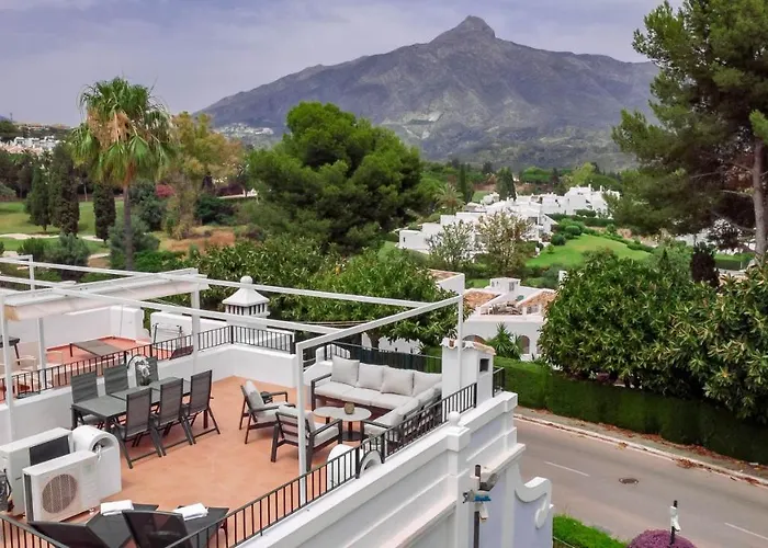 Charming And Modern 3-bedroom Duplex In Aloha Pueblo With Mountain Views Prázdninový dům Marbella