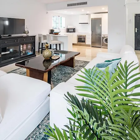 Charming And Modern 3-bedroom Duplex In Aloha Pueblo With Mountain Views *