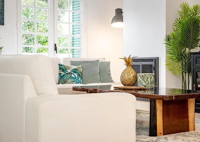 Charming And Modern 3-bedroom Duplex In Aloha Pueblo With Mountain Views Holiday home