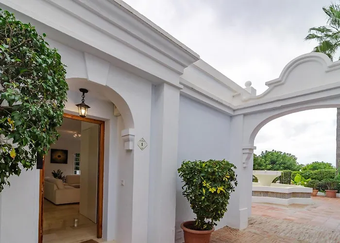 Charming And Modern 3-bedroom Duplex In Aloha Pueblo With Mountain Views * Marbella