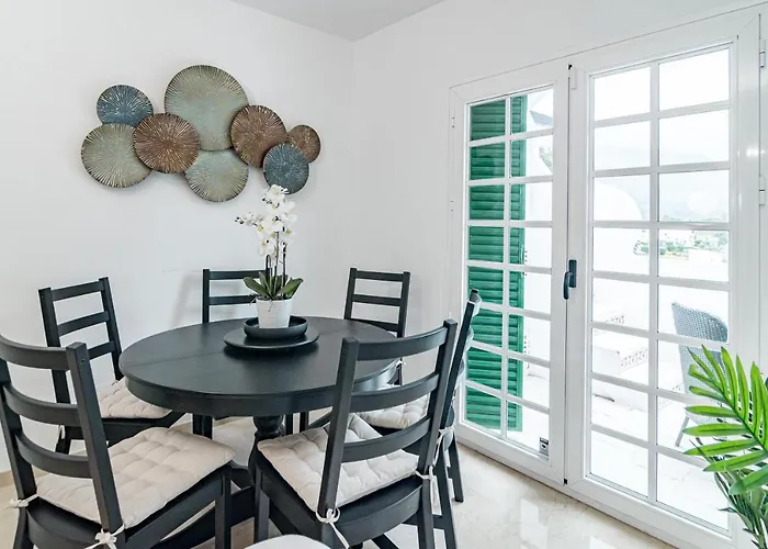 Charming And Modern 3-bedroom Duplex In Aloha Pueblo With Mountain Views Holiday home